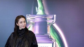 44세 이민정 인형같은 미모…20대인 줄