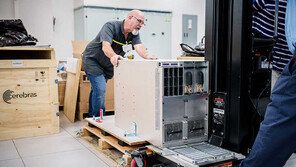 과학계 이어 오픈AI까지 사로잡은 美 세레브라스, AI 반도체 업계 신화 쓸까