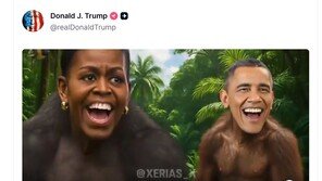 트럼프, ‘오바마 원숭이 합성 영상’ 올렸다 삭제…“직원 실수”