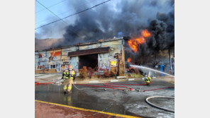 김해 대동면 단열재 보관창고 화재…6시간여 만에 진화