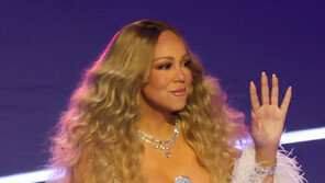 “소리보다 느린 입술”…머라이어 캐리, 올림픽 개회식서 ‘립싱크’ 논란 