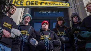 “이민단속국, 학교서 나가라”