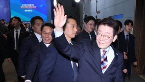 李대통령 “임대사업자 등록만 하면 집 사 모을 수 있는 것 이상해”