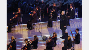 성화에 빛 더한 보첼리의 목소리… 머라이어 케리 ‘립싱크’ 논란은 옥에 티