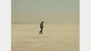 지뢰밭 위의 춤판 같은 인생… 인간은 어떤 삶을 살아야 할까[김영민의 본다는 것은]