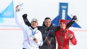 [속보]스노보드 김상겸, 은메달 ‘대이변’…韓 올림픽 400번째 메달 주인공