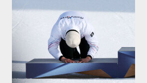 한국 첫 메달 따고 ‘큰절 세리머니’한 스노보드 김상겸