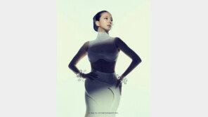 블랙핑크 제니·지수·로제·리사, 파격 노츨 드레스로 뽐낸 섹시미…물오른 비주얼