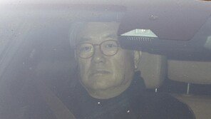 ‘尹대통령실 PC 초기화 의혹’ 정진석 18시간30분 조사 후 귀가