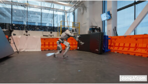 보스턴다이나믹스 ‘아틀라스’, 전신 제어 학습 마치고 실전 투입 단계 진입