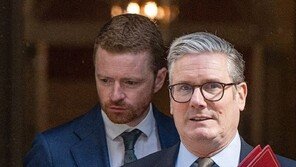 엡스타인 후폭풍…英총리실 비서실장·佛 전 문화장관 사임