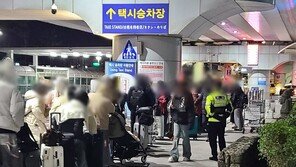 “택시줄만 100m”…제주서 폭설 체류객 500여명 수송작전