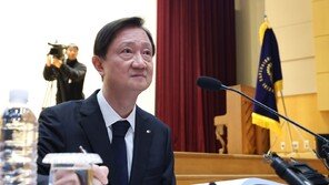 이찬진 금감원장 “가상에 잘못 입력된 비트코인 실제 거래…재앙이다”