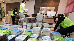 쌓인 교과서 만큼 지식 가득 쌓이길