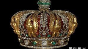 다이아만 1354개…루브르 도난때 훼손된 외제니 황후 왕관 복원한다