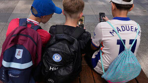 [사설]청소년 과반 “박탈감 주는 SNS 규제 필요”… 어른들 향한 SOS