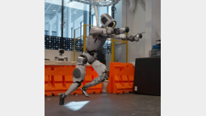 현대차 로봇 아틀라스, 옆돌기에 백텀블링까지… “전신 제어 안정화 단계”