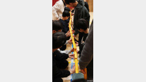 “밤마다 폰 부수고 싶다” SNS 중독과 싸우는 아이들