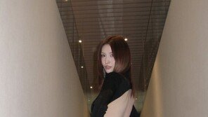 트와이스 모모, 이렇게 섹시해? 등·옆구리 다 보이는 파격 드레스 자태