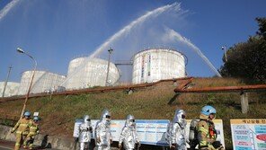 “펑 소리와 불길”…경북 경산저유소서 옥외탱크 폭발·화재