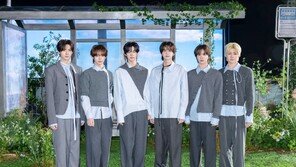 투어스, 신곡 발매 당일 음원 차트 상위권…청량 무드 통했다