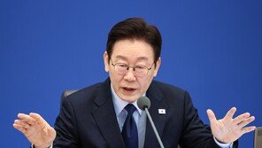 [속보]李 “현재 입법속도, 국제 변화 대처 어려워…여야 떠나 국익 우선해야”