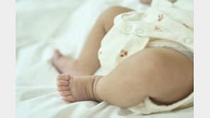 “애 울 때마다 미칠 것 같다” 생후 2개월 아들 중상 입힌 친부, 징역 4년