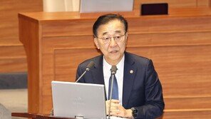 “1·29 주택공급, 文정부 대책 재탕” 지적에…국토장관 “일리 있다”