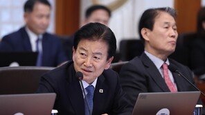 “무인기 유감” 밝힌 정동영, 靑 소통했냐 묻자…“통일부의 판단”