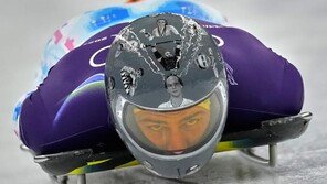 ‘전쟁 희생자’ 헬멧 쓴 우크라 선수[지금, 이 사람]