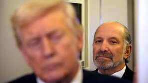 ‘사퇴 압박’ 美상무장관 “엡스타인과 점심 했지만 친분 없어”