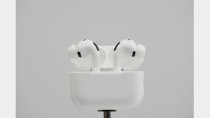 “이어폰에 눈이 달린다?”…애플의 새 에어팟 프로, 주변 사물 인식 기능 담기나