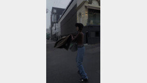 나나, 밀착 의상으로 드러낸 볼륨감…‘시선 압도’ 미모까지