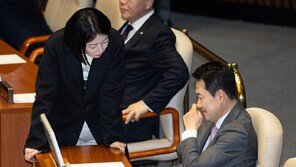 배현진, 윤리위 출석…“힘든 ‘고성국’ 숙제, 용기 있게 해내”