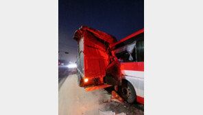 군산서 통근버스가 화물차 ‘쾅’…버스 운전자 사망