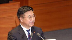 윤호중 “통합하는 지역에 2차 공공기관 이전 우선 배정”