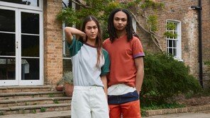 유니클로, ‘and JW 앤더슨 컬렉션’ 27일 출시… “위트 더한 프레피 룩”