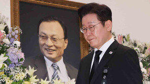 ‘이해찬 회고록’ 일독 권한 李 “정치가 나아가야 할 길 제시해 줄 것” 