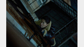 박정민 ‘휴민트’ 1위 출발…‘왕과 사는 남자’ 만만찮네