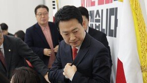 [속보]장동혁 “등 뒤에 칼 숨기고 악수 청하는데 응할 수 없어”