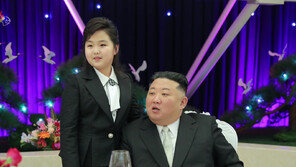 국정원 “김주애 후계자 내정 단계…시책에 의견 내기도”