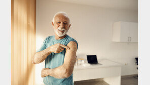 독감 백신 맞았더니 치매 위험↓…생물학적 근거는 무엇?[노화설계]