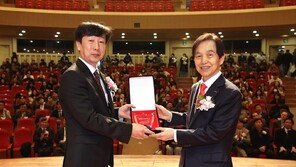 ‘스핀 전달 이론’ 가정 뒤집은 이경진 교수, ‘올해의 KAIST인상’ 수상