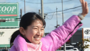 “2000년대 日 ‘성인 화보’ 출신 장관?”…30년 거물 꺾고 당선