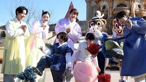 한복 입고 제기차기