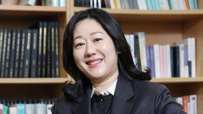 “시 읽다 울 줄 알고 인생 소설도 있는 이들 많은 세상 됐으면”[데스크가 만난 사람]