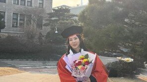 ‘포미닛 막내 15학번’ 권소현, 동국대 입학 11년만에 졸업 “엄마 소원 이뤄”