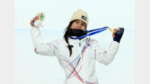 ‘한국 1호 금메달리스트’ 최가온, 950만원 상당 오메가 시계 받는다