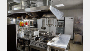 “스스로 튀김기에 머리를”…美 유명 식당 주방서 무슨 일이