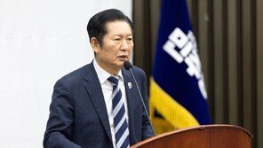 한숨 내쉰 정청래 “장동혁, 초딩보다 못한 결정…국민에 대한 무례”